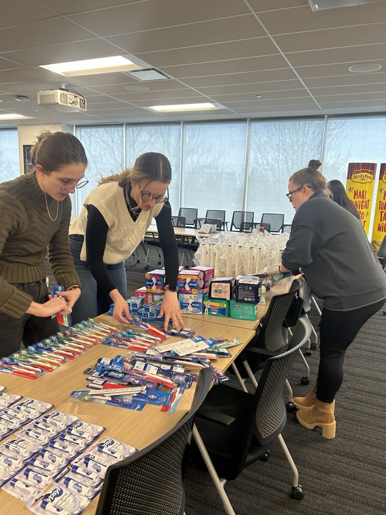 Employees volunteering from a General Mills Canada location